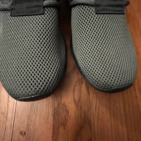 Men’s size 8 Adidas sneakers - Picture 5 of 8